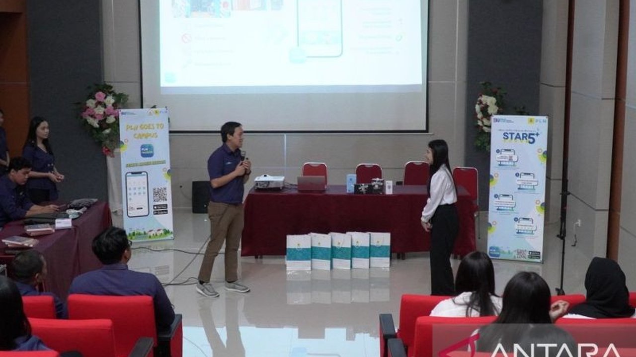 PLN Suluttenggo edukasi mahasiswa Politeknik Negeri Manado mengenai Electrifying Lifestyle, transformasi digital, dan aplikasi PLN Mobile untuk mendukung energi bersih dan teknologi.