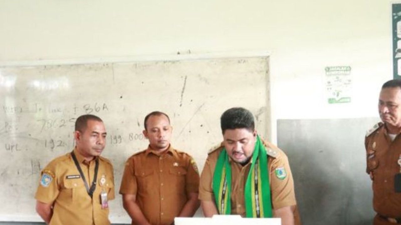 Sebanyak 1.686 siswa SMA/SMK di Seram Bagian Timur, Maluku, sukses mengikuti Ujian Nasional Berbasis Komputer (UNBK) dan Ujian Nasional Berbasis Kertas Pensil (UNBP) tahun ajaran 2025/2026 dengan lancar berkat persiapan matang dan dukungan pemerintah daer