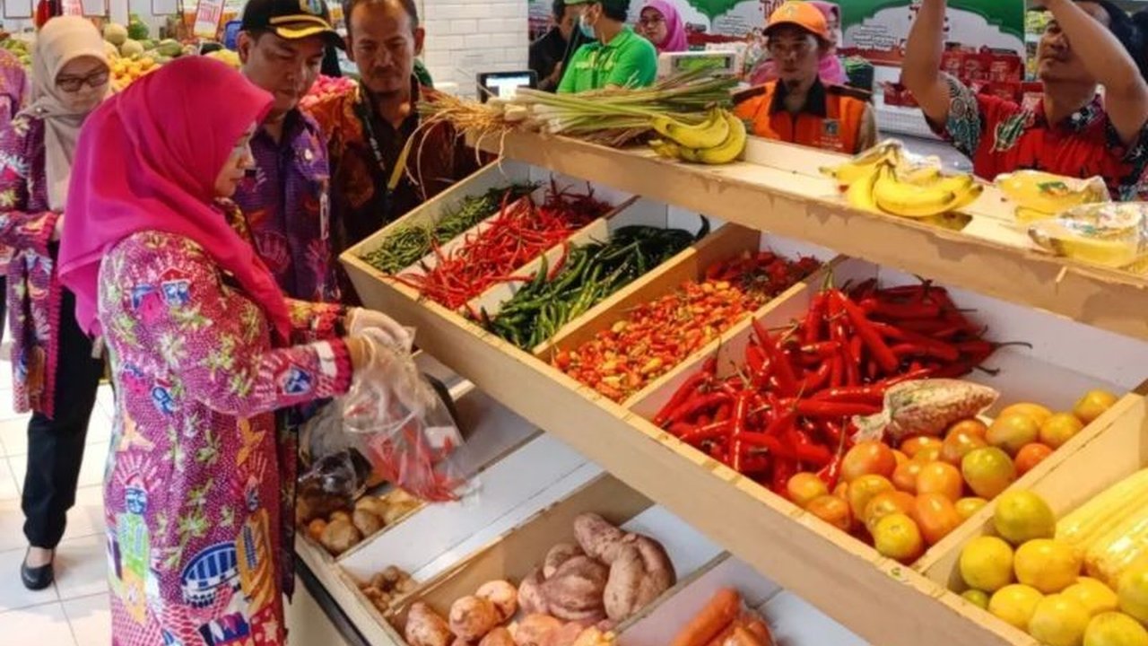 KPKP Jakarta Timur memastikan empat swalayan besar bebas dari produk pangan mengandung zat berbahaya seperti boraks, formalin, dan lainnya setelah melakukan pengawasan ketat.