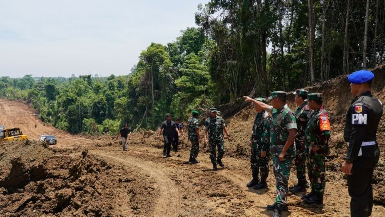 TNI Manunggal Membangun Desa (TMMD) ke-123 Kodim 1311/Morowali selesaikan pembukaan jalan sepanjang 9,6 kilometer, tingkatkan konektivitas dan ekonomi lokal di Morowali.