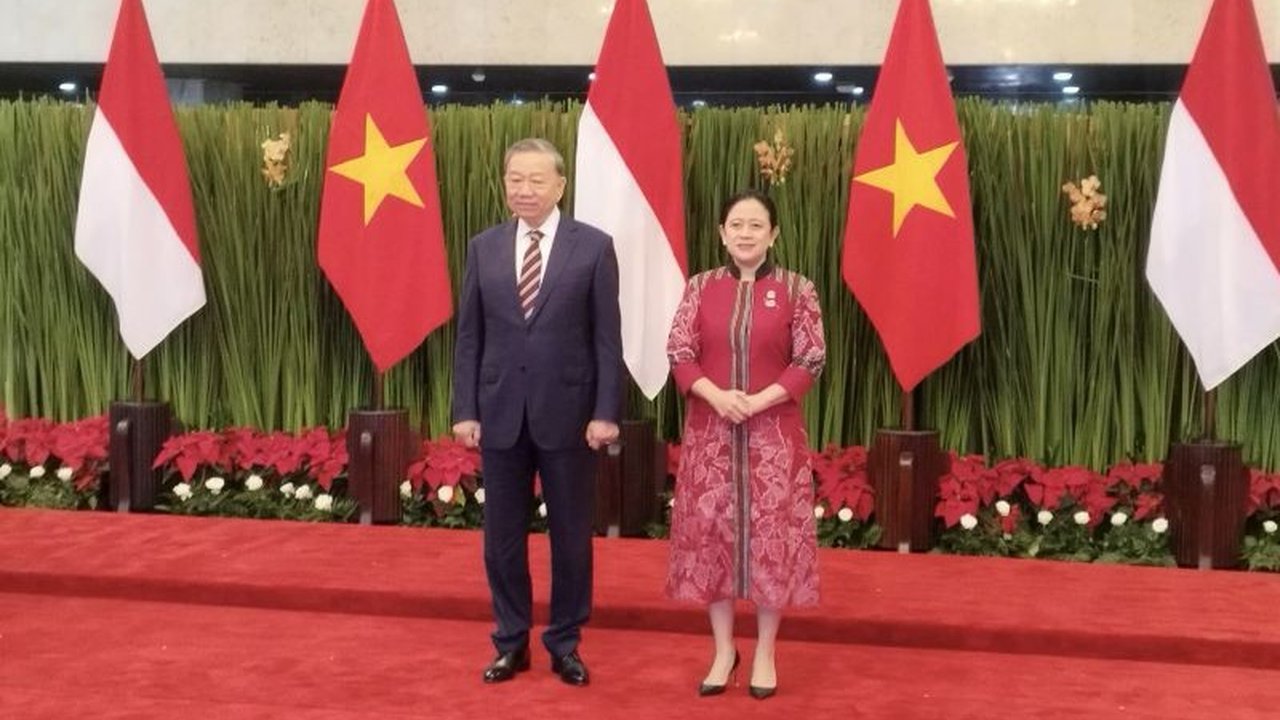 Ketua DPR RI Puan Maharani menerima kunjungan kenegaraan Sekretaris Jenderal Partai Komunis Vietnam, To Lam, di Kompleks Parlemen, Jakarta, membahas peningkatan kerjasama bilateral Indonesia-Vietnam.