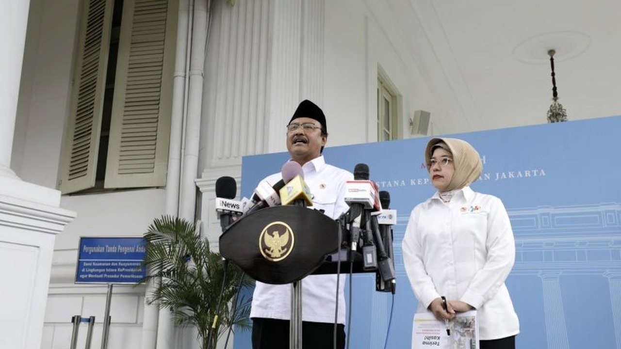 Kemensos siap luncurkan Sekolah Rakyat pada Juli 2025, menyediakan pendidikan gratis berkualitas bagi anak dari keluarga miskin ekstrem di 53 lokasi.