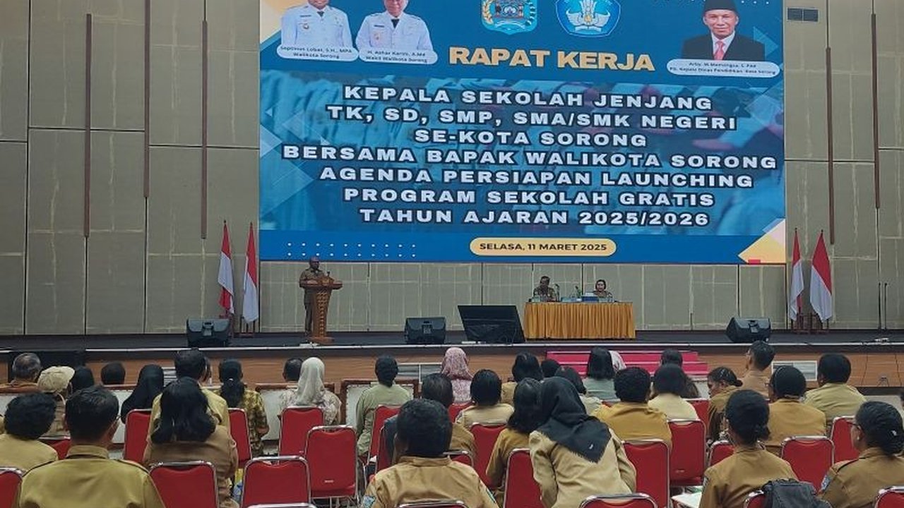 Pemkot Sorong berkolaborasi dengan 72 kepala sekolah negeri untuk meluncurkan program sekolah gratis pada Mei 2025, mencakup seluruh jenjang pendidikan dan subsidi untuk siswa sekolah swasta asli Papua.