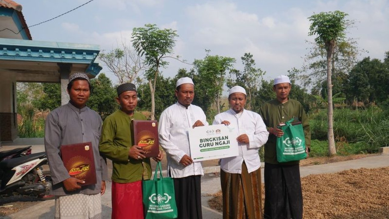 Lazisnu Jatim bekerja sama dengan BMT NU Jatim menyalurkan THR Rp100 juta kepada 333 guru ngaji di 10 kabupaten di Jawa Timur melalui pendaftaran online.