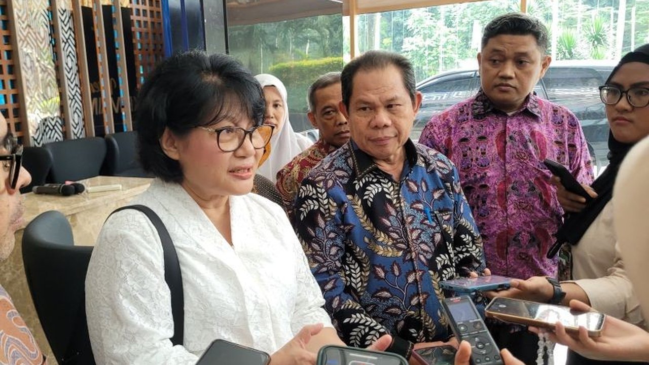 Aliansi Dosen ASN Kemdiktisaintek Seluruh Indonesia (Adaksi) mengusulkan pencairan tunjangan kinerja (tukin) dosen ASN 2025 bersamaan dengan THR, usulan tersebut mendapat respon positif dari Kemendikbudristek.