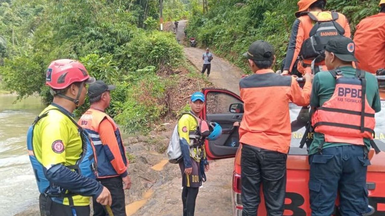 Tim SAR Gabungan Cari Anak 4 Tahun Hanyut di Sungai Tasikmalaya