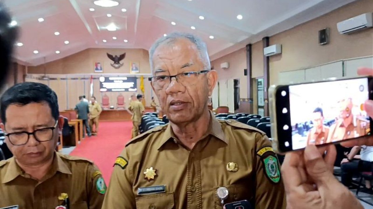 Pemerintah Kabupaten Kotawaringin Timur menunda pengangkatan CPNS dan PPPK formasi 2024 tahap I setelah menerima aturan baru dari BKN,  menyesuaikan jadwal pengangkatan serentak nasional.