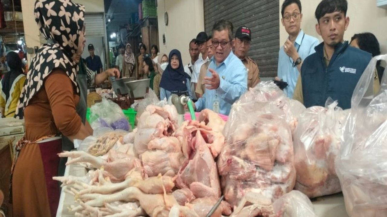 Pemerintah DIY memastikan harga kebutuhan pokok di Kulon Progo relatif stabil menjelang Ramadhan 2025, meskipun ada sedikit kenaikan pada komoditas bawang merah.