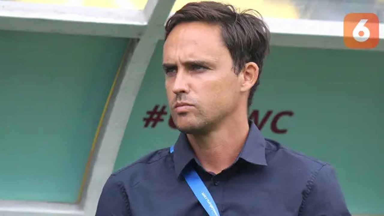 Pelatih anyar Persebaya Surabaya, Paul Munster, harus kecewa karena laga debutnya sebagai jurutaktik Bajul Ijo hanya berakhir imbang 1-1 melawan PSIS Semarang dalam laga tunda pekan 20 BRI Li