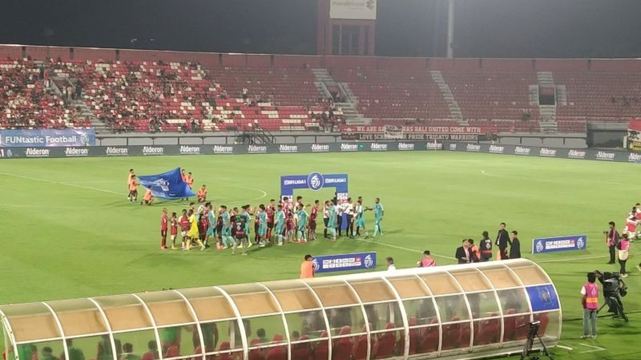 Kekalahan telak 0-2 dari PSBS Biak di Stadion Dipta membuat Bali United turun ke peringkat enam klasemen sementara Liga 1 Indonesia 2024/2025.