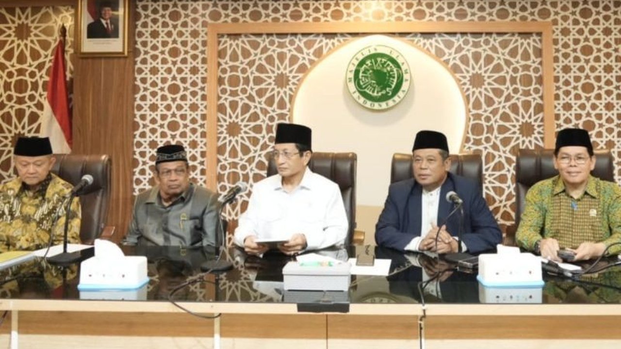 Kementerian Agama menyerahkan bantuan Rp3 miliar kepada MUI untuk operasional, sekaligus memperkuat sinergi dalam memberikan panduan keagamaan bagi masyarakat Indonesia.
