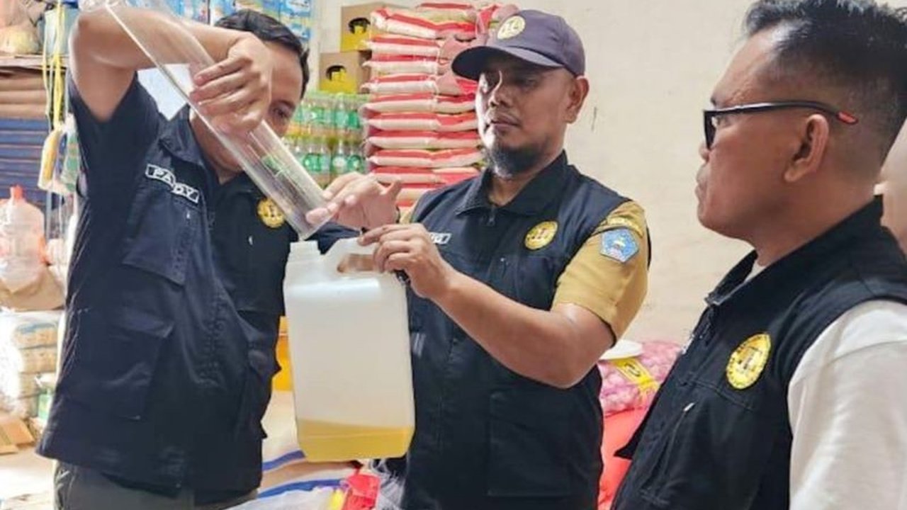 Pemerintah Kota Kendari menemukan peredaran Minyakita 1 liter dengan takaran kurang di Pasar Panjang dan melaporkan temuan tersebut ke Kementerian Perdagangan.