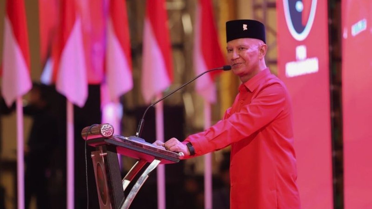 PDIP menghormati gugatan uji materiil terhadap masa jabatan ketua umum partai politik ke MK, namun meyakini MK tidak akan mengabulkan permohonan tersebut karena partai politik bukan organisasi negara.