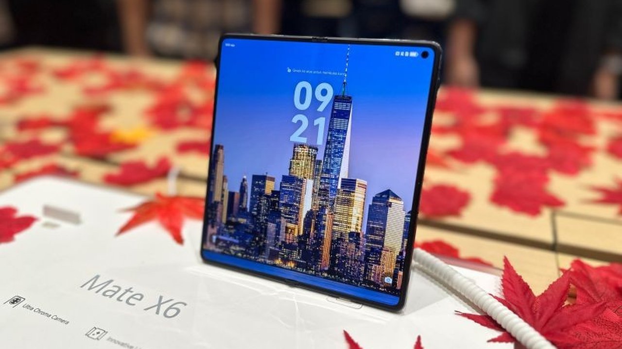 Huawei luncurkan Mate X6, smartphone lipat dengan layar 7,93 inci, desain premium, dan fitur unggulan seharga Rp29,9 juta, menawarkan inovasi teknologi layar dan performa multitasking.