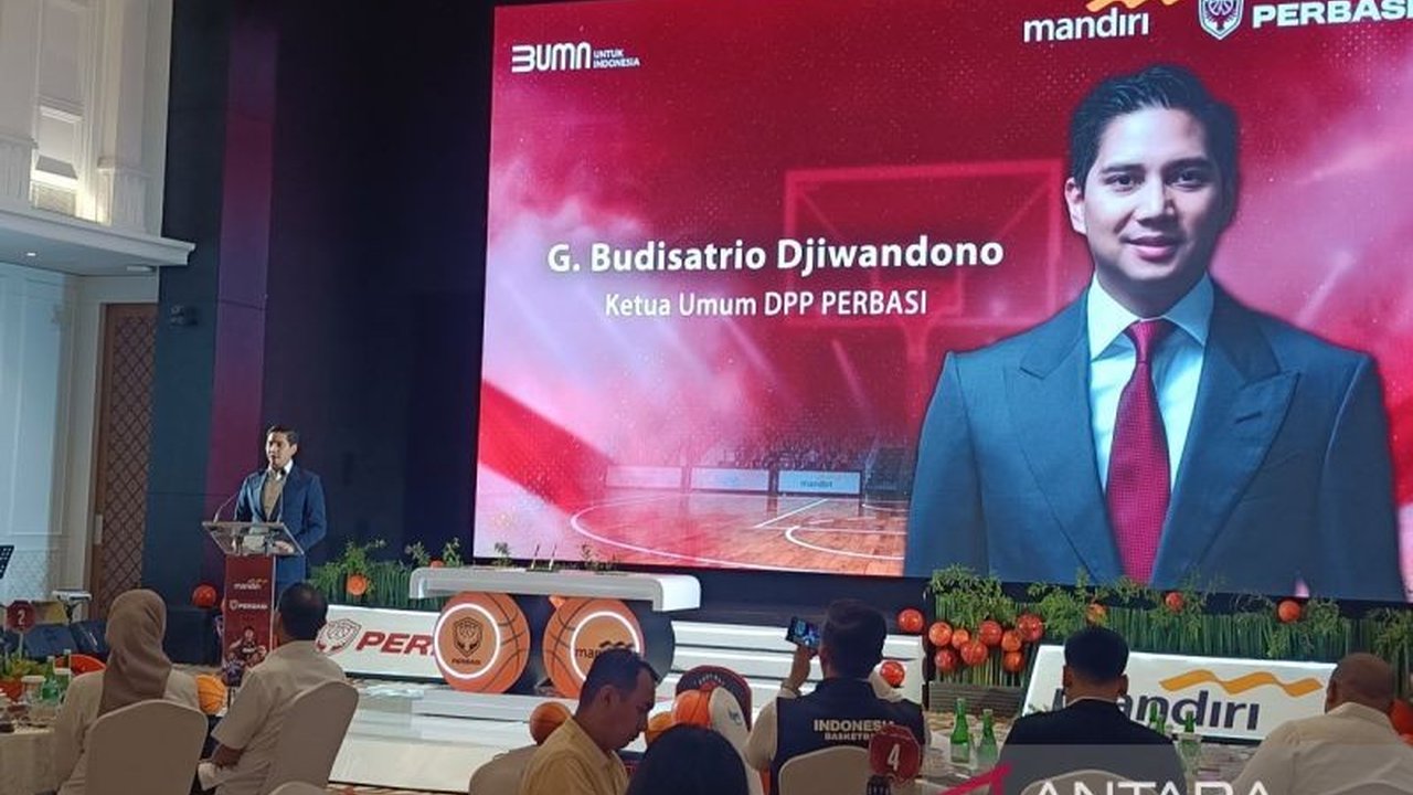 Ketua Umum Perbasi, Budisatrio Djiwandono, mengumumkan rencana rekrutmen 4-5 pebasket keturunan Indonesia dari AS untuk meningkatkan performa tim nasional.