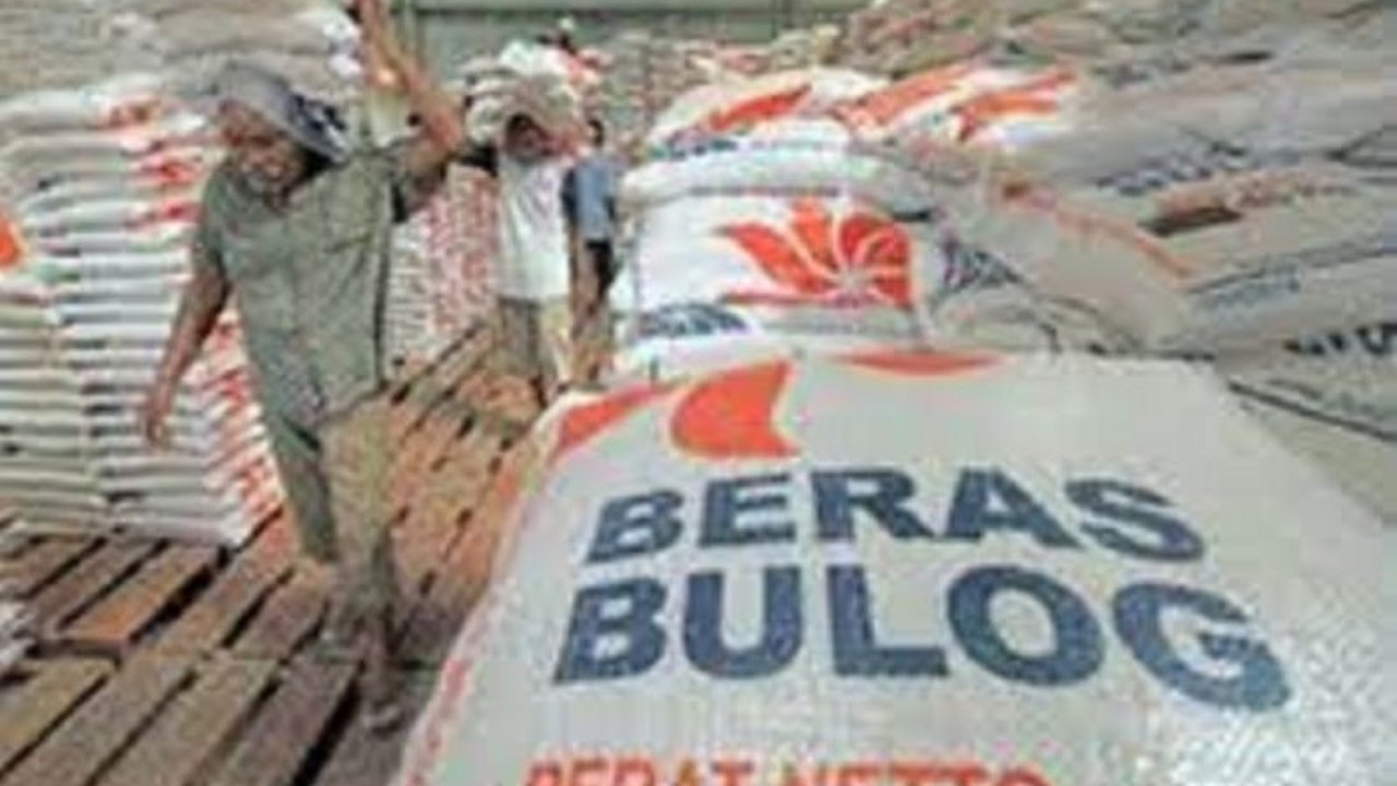 Bulog Riau memastikan stok beras aman hingga Idul Fitri 2025, bahkan mencapai 18 ribu ton dan mampu memenuhi kebutuhan selama 4-5 bulan ke depan.