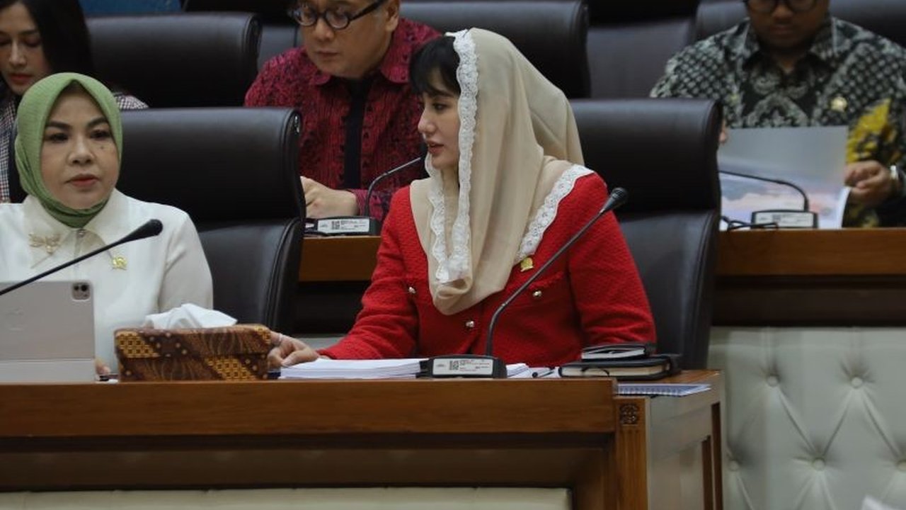 Anggota Komisi VII DPR RI, Novita Hardini, mendesak pemerintah untuk lebih inovatif dalam mengembangkan sektor pariwisata agar dapat menjadi penggerak utama perekonomian Indonesia dan mensejahterakan rakyat.