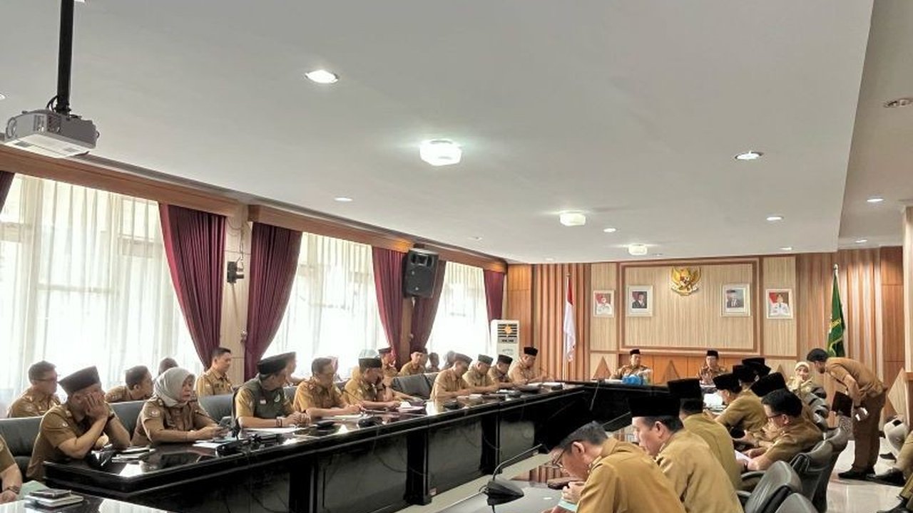 Pemerintah Provinsi Bengkulu akan memperpanjang masa kerja tenaga non-ASN yang memenuhi kriteria dan telah terdaftar di database BKN, mengikuti seleksi PPPK atau CPNS 2024, serta memiliki masa kerja minimal dua tahun.