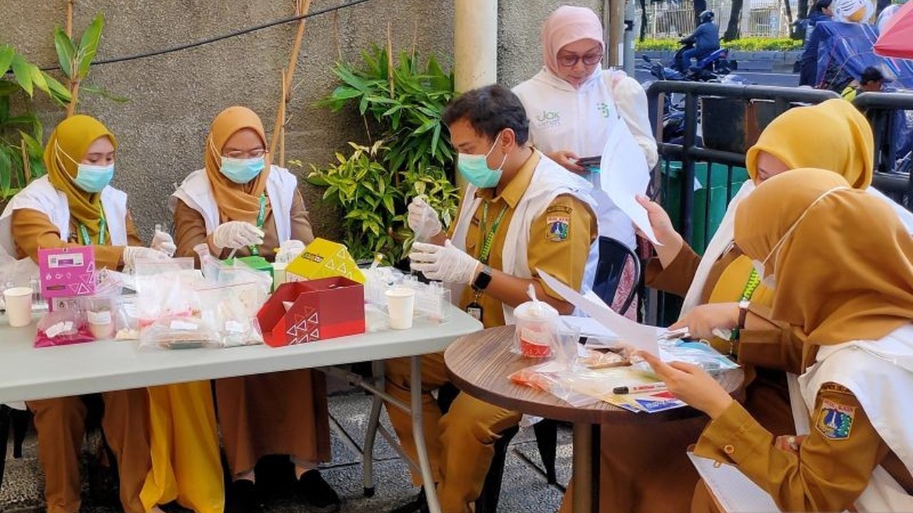 Kementerian Kesehatan memastikan takjil di Kebon Jeruk, Jakarta Barat, aman dikonsumsi karena bebas dari bahan kimia berbahaya seperti boraks, formalin, dan zat pewarna berbahaya lainnya setelah melakukan uji sampel.