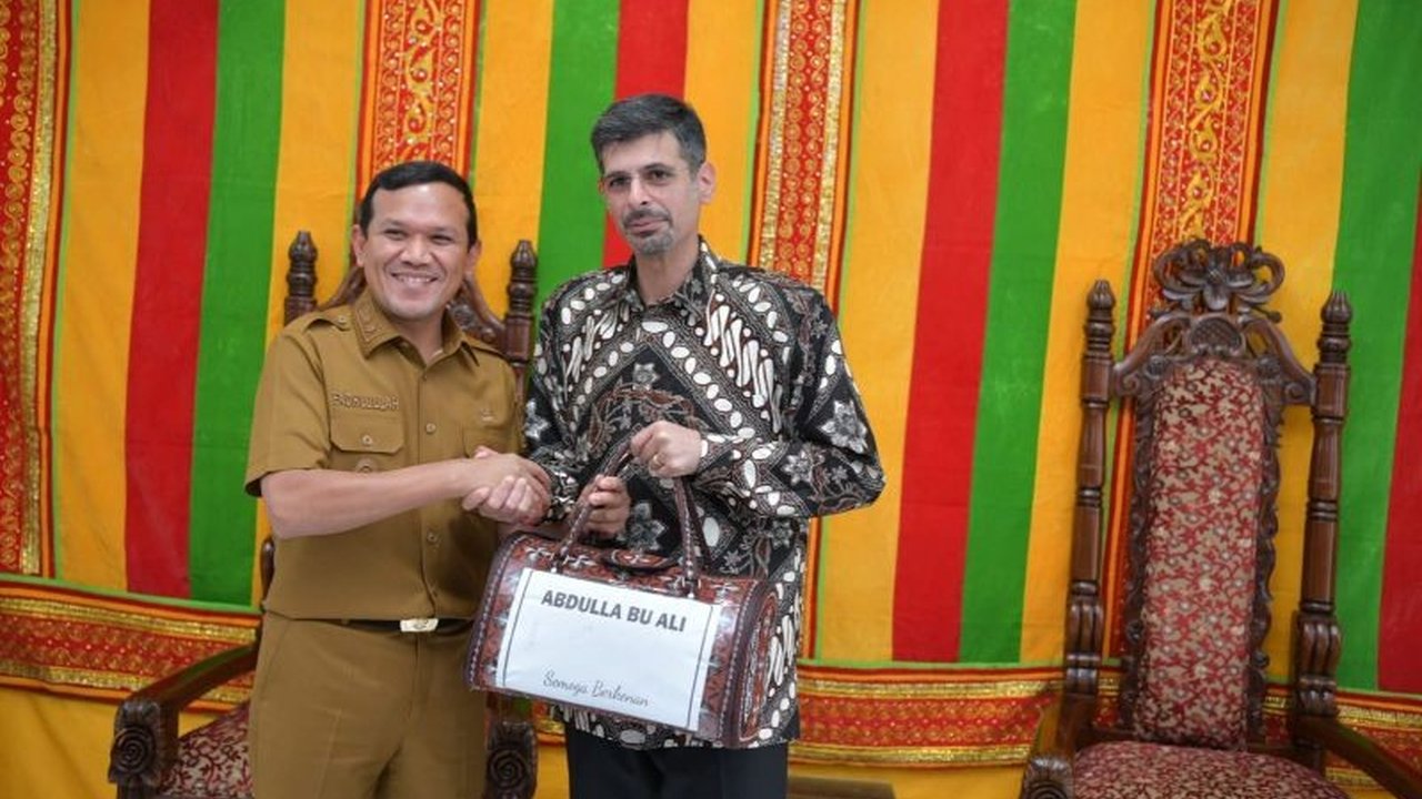 Mubadala Energy dari UEA menyumbang lima sapi untuk tradisi meugang Idul Fitri di Aceh, sebagai wujud dukungan terhadap budaya lokal dan sekaligus menandai kerjasama investasi yang baik antara kedua negara.