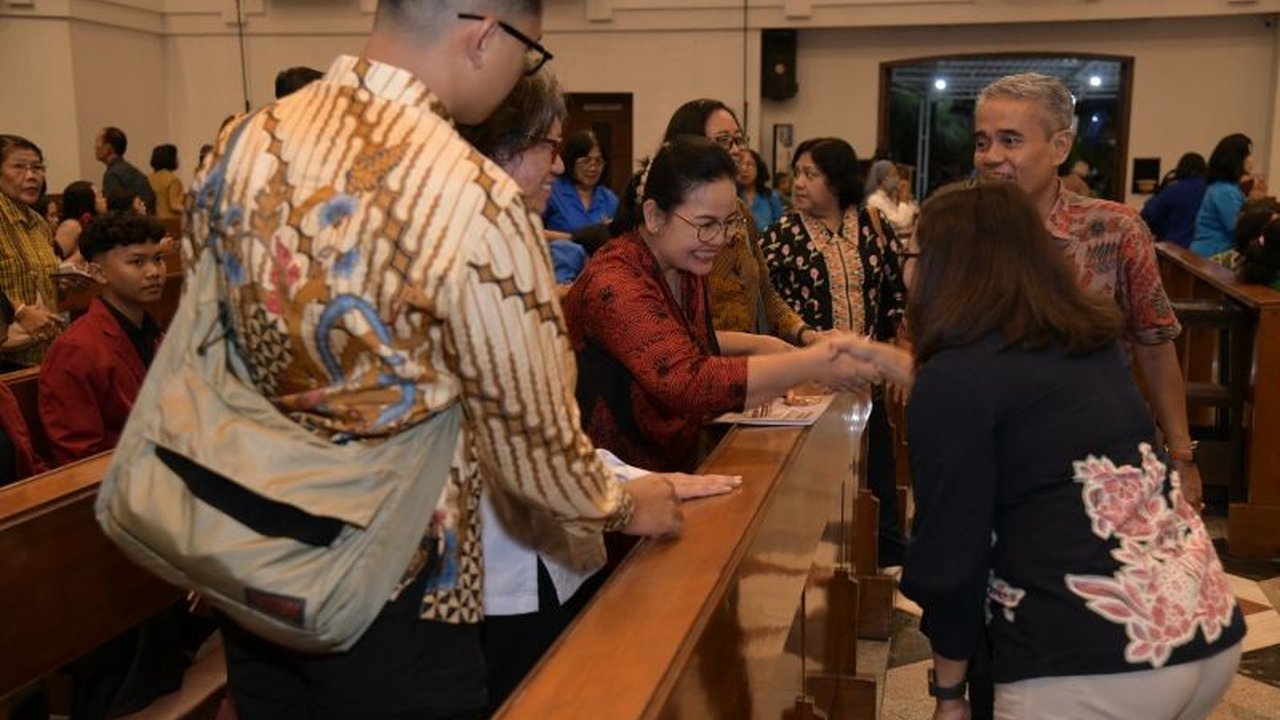 Wali Kota Semarang, Agustina Wilujeng Pramestuti, mendukung usulan Romo Mangunwijaya sebagai pahlawan nasional karena perjuangannya di masa kemerdekaan dan pasca-kemerdekaan dalam membela hak-hak rakyat.