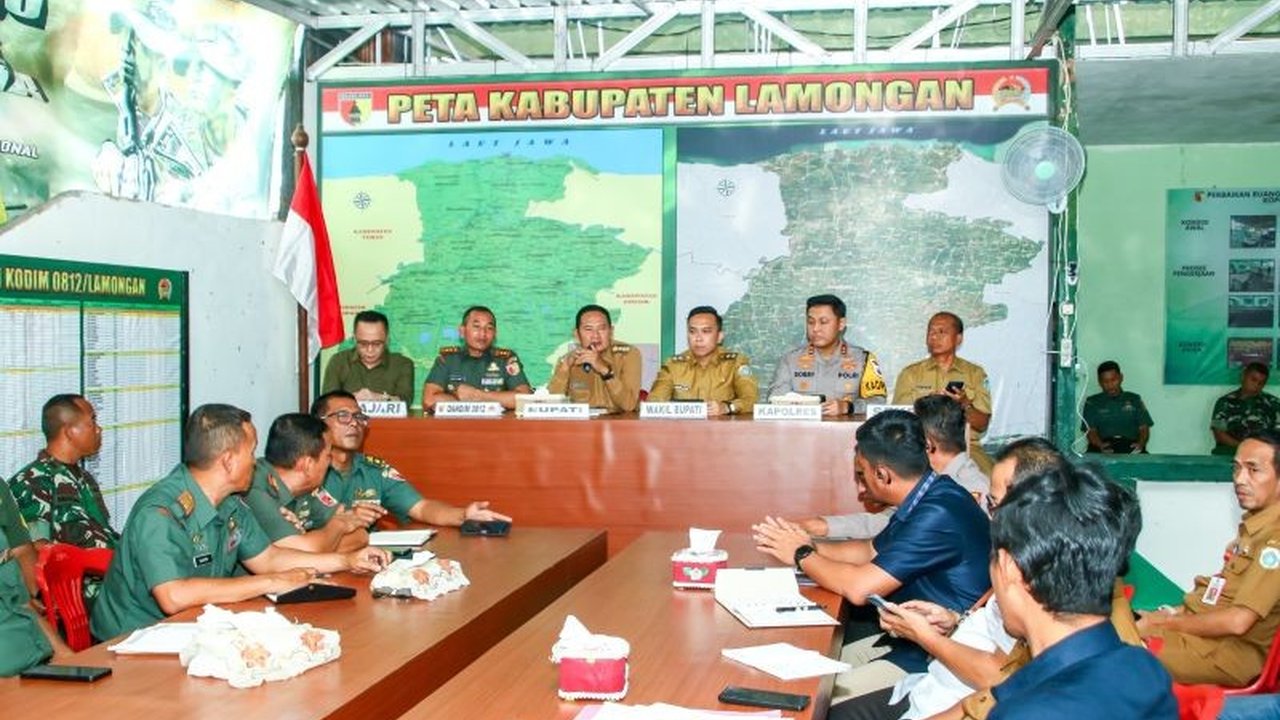 Pemerintah Kabupaten Lamongan maksimalkan kerja sama dengan 24 mitra Bulog untuk serap gabah petani, dorong swasembada pangan 2025 dengan harga gabah Rp6.500/kg dan beras Rp12.000/kg.