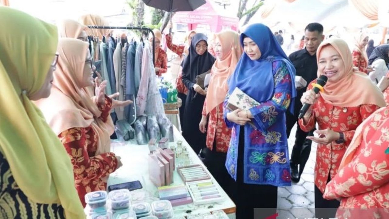 Dharma Wanita Persatuan Kaltim menggelar Bazar Ramadan untuk membantu masyarakat mendapatkan kebutuhan pokok dengan harga terjangkau menjelang Lebaran 2025, sekaligus mempererat silaturahmi antar instansi.