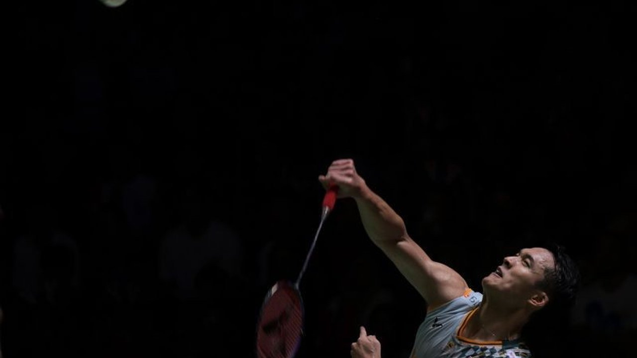 Jonatan Christie berhasil revans atas Leong Jun Hao dari Malaysia dan memastikan tempat di babak kedua All England 2025 dengan kemenangan dua gim langsung.