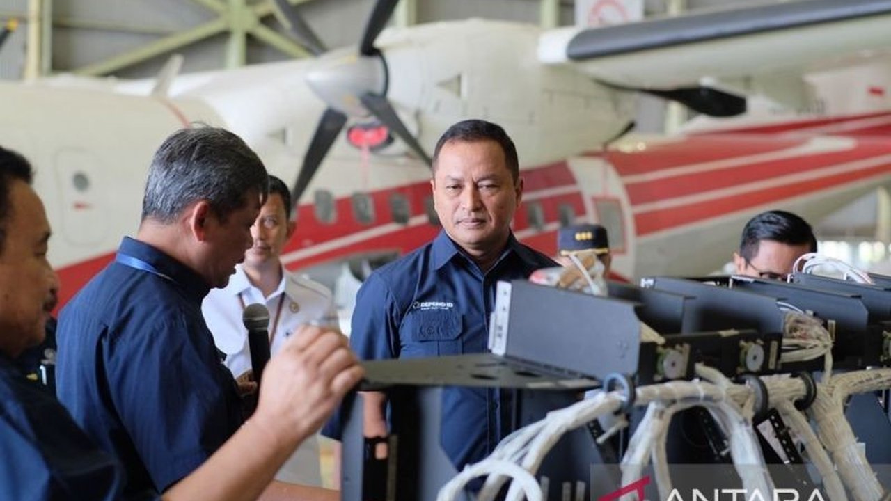 Kepala Staf TNI AU meninjau pengembangan drone MALE Elang Hitam di PT DI, menandai kemajuan signifikan dalam teknologi pertahanan udara Indonesia dan komitmen untuk menjaga kedaulatan negara.