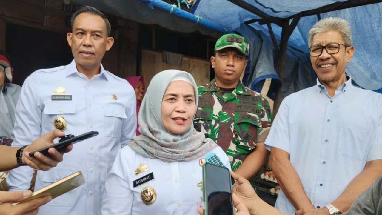 Pemerintah Kabupaten Sinjai proaktif menjaga stabilitas harga sembako dan komoditas penting selama Ramadan dan Idul Fitri 1446 H melalui Gerakan Pangan Murah dan Pasar Murah serta pemantauan harga pasar.