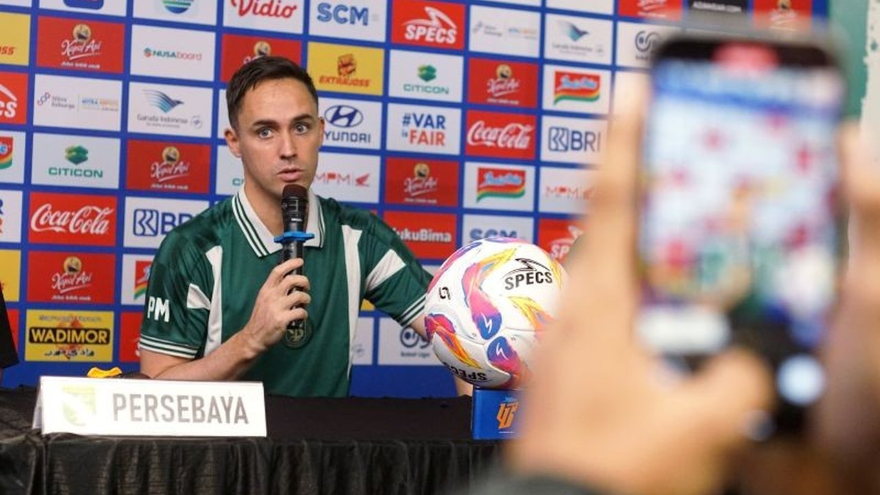 Pelatih Persebaya, Paul Munster, tekankan mentalitas menang dan optimistis raih tiga poin saat melawan PSIS Semarang di pekan ke-27 BRI Liga 1, didukung performa apik pemain dan semangat Bonek Bonita.