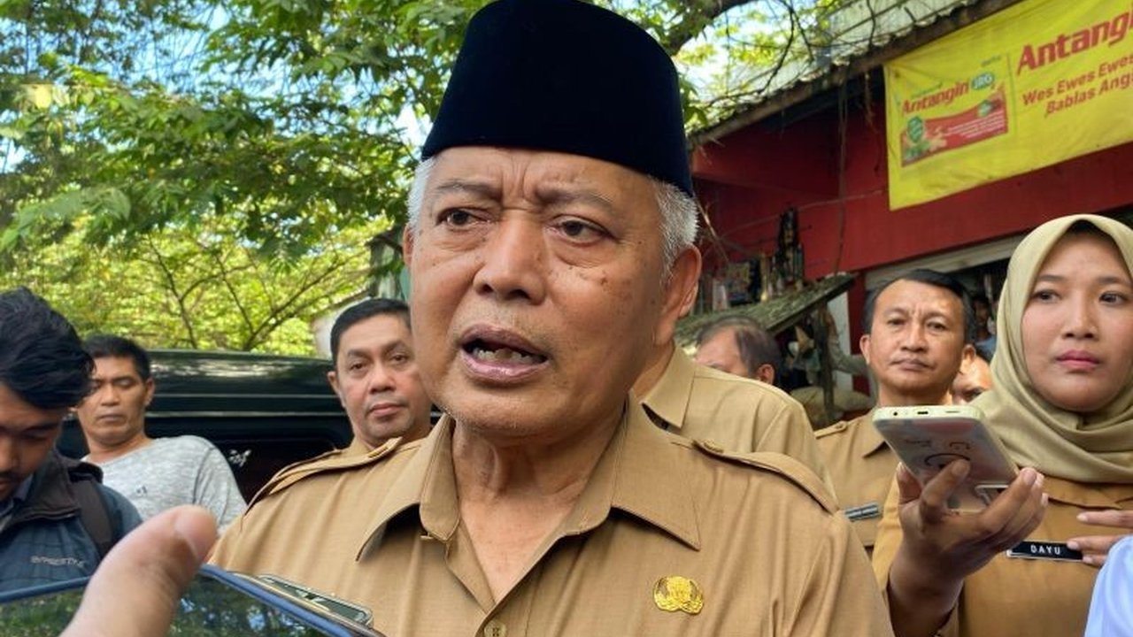 Bupati Malang, M. Sanusi, memastikan 85 persen jalan di Kabupaten Malang siap mendukung kelancaran arus mudik Lebaran 1446 H, dengan perbaikan jalan yang sedang berlangsung untuk jalur lainnya.