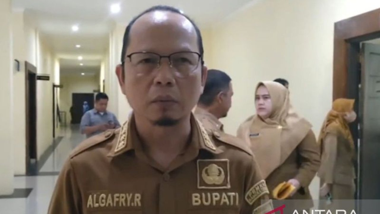 Bupati Bangka Tengah, Algafry Rahman, menekankan pentingnya manajemen yang jelas dan rapi dalam penanganan stunting untuk menurunkan angka stunting di Bangka Tengah menjadi 14 persen pada tahun 2025.