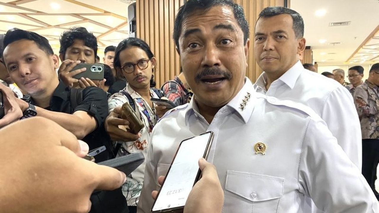 Menteri Hukum dan HAM, Agus Andrianto, berkomitmen mengatasi overkapasitas lembaga pemasyarakatan setelah puluhan narapidana kabur dari Lapas Kutacane, Aceh; solusi yang diusulkan termasuk rehabilitasi penyalahguna narkoba dan amnesti presiden.