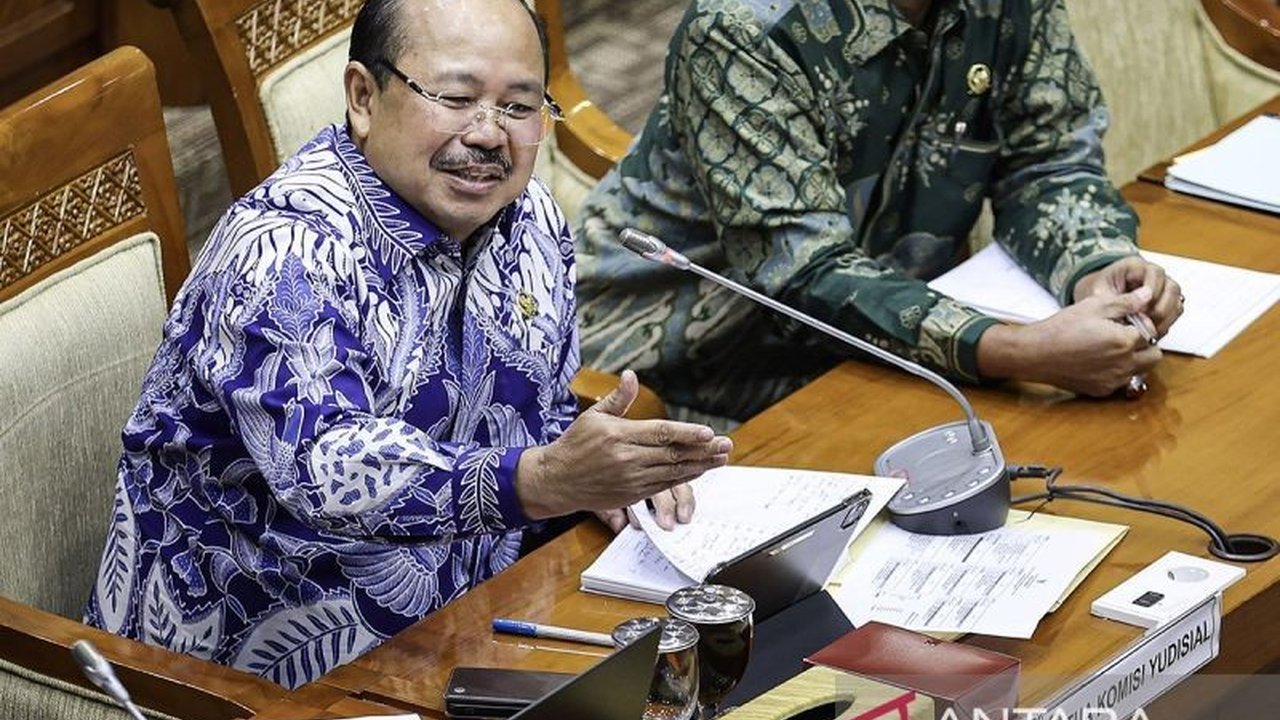 Komisi Yudisial (KY) membentuk tim investigasi untuk menelusuri rekam jejak 51 calon hakim agung dan 12 calon hakim ad hoc HAM, memastikan proses seleksi berjalan adil dan independen untuk MA periode 2025.