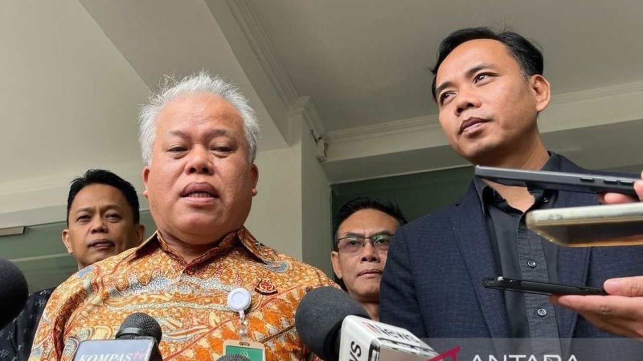 Wahana Lingkungan Hidup Indonesia (Walhi) melaporkan 47 korporasi terkait dugaan korupsi sumber daya alam (SDA) senilai Rp437 triliun kepada Kejaksaan Agung.