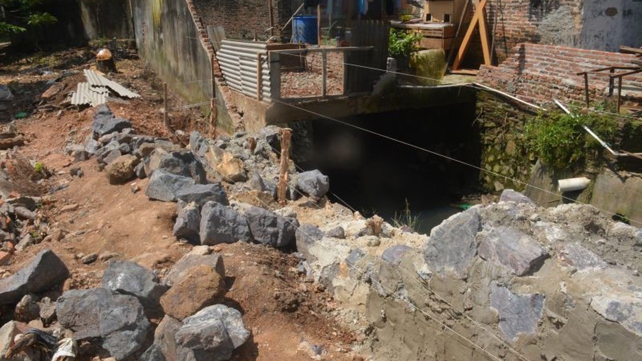 18 Bangunan Liar di Atas Sungai Bandarlampung Dibongkar, Upaya Kurangi Banjir