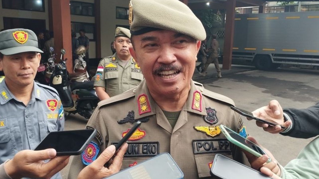 Satpol PP Garut berhasil membersihkan hampir 900 atribut peraga kampanye (APK) bekas Pilkada 2024 di wilayah pelosok, menyusul intruksi Gubernur Jawa Barat.