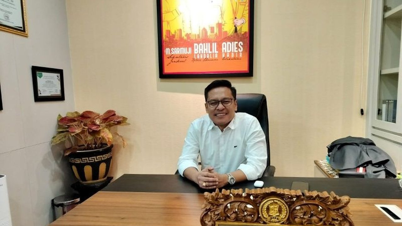 DPRD Surabaya menilai lelang jabatan sebagai langkah transparansi, namun perlu diwaspadai agar kepala OPD tetap mengimplementasikan visi-misi Wali Kota.