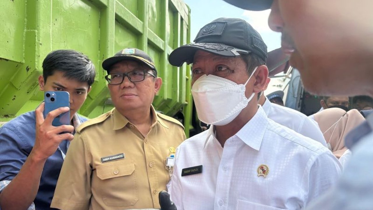 Kementerian Lingkungan Hidup dan Kehutanan (KLHK) mengajak semua pihak untuk berkolaborasi menangani lebih dari 100 titik pembakaran terbuka di Jakarta yang menjadi sumber polusi udara.
