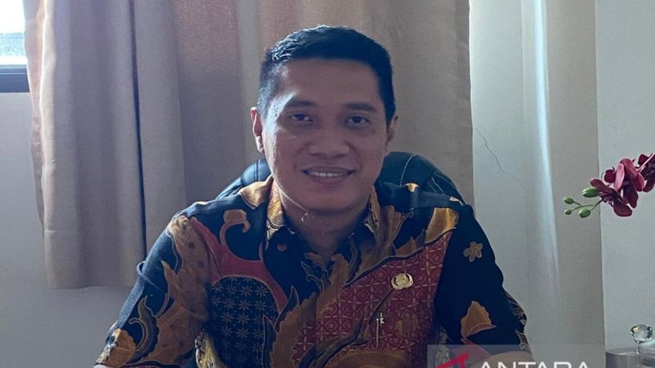 Dinas PMPPTSP Lampung Selatan meluncurkan dua program unggulan, SIM-BG untuk percepat perizinan bangunan dan SIP-ON untuk perizinan online bagi tenaga kesehatan, mendukung program 100 hari kerja Bupati.