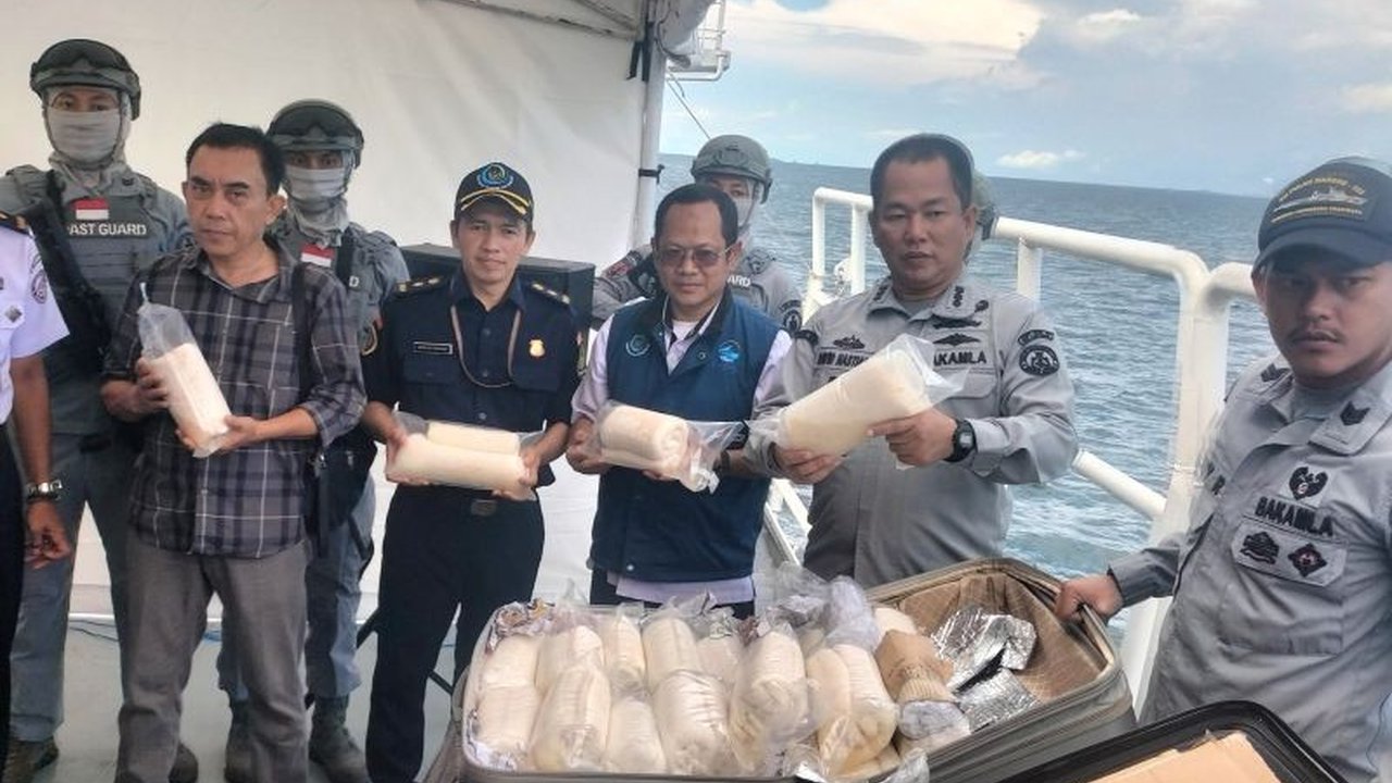 Badan Keamanan Laut (Bakamla) berhasil menggagalkan penyelundupan 60.000 benih lobster senilai Rp1 miliar di perairan Pulau Seribu, Jakarta, yang diduga akan diselundupkan ke luar negeri.