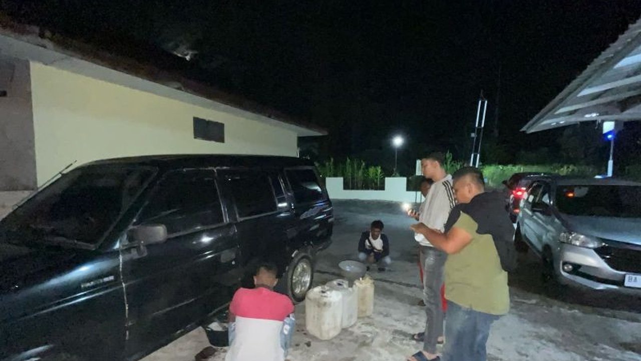 Polda Sumbar berhasil mengungkap kasus penyalahgunaan BBM bersubsidi di Agam dengan mengamankan dua pelaku yang memodifikasi tangki mobil untuk menampung solar subsidi secara ilegal.