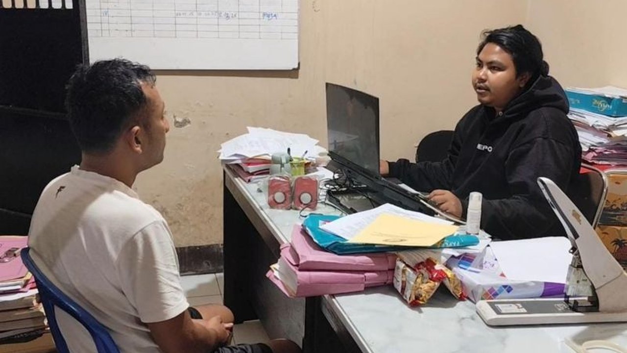 Penjual ganja berinisial MK ditangkap di kediamannya di Lombok Timur dengan barang bukti 700 gram ganja dan uang tunai Rp400.000; polisi masih mengembangkan kasus ini.