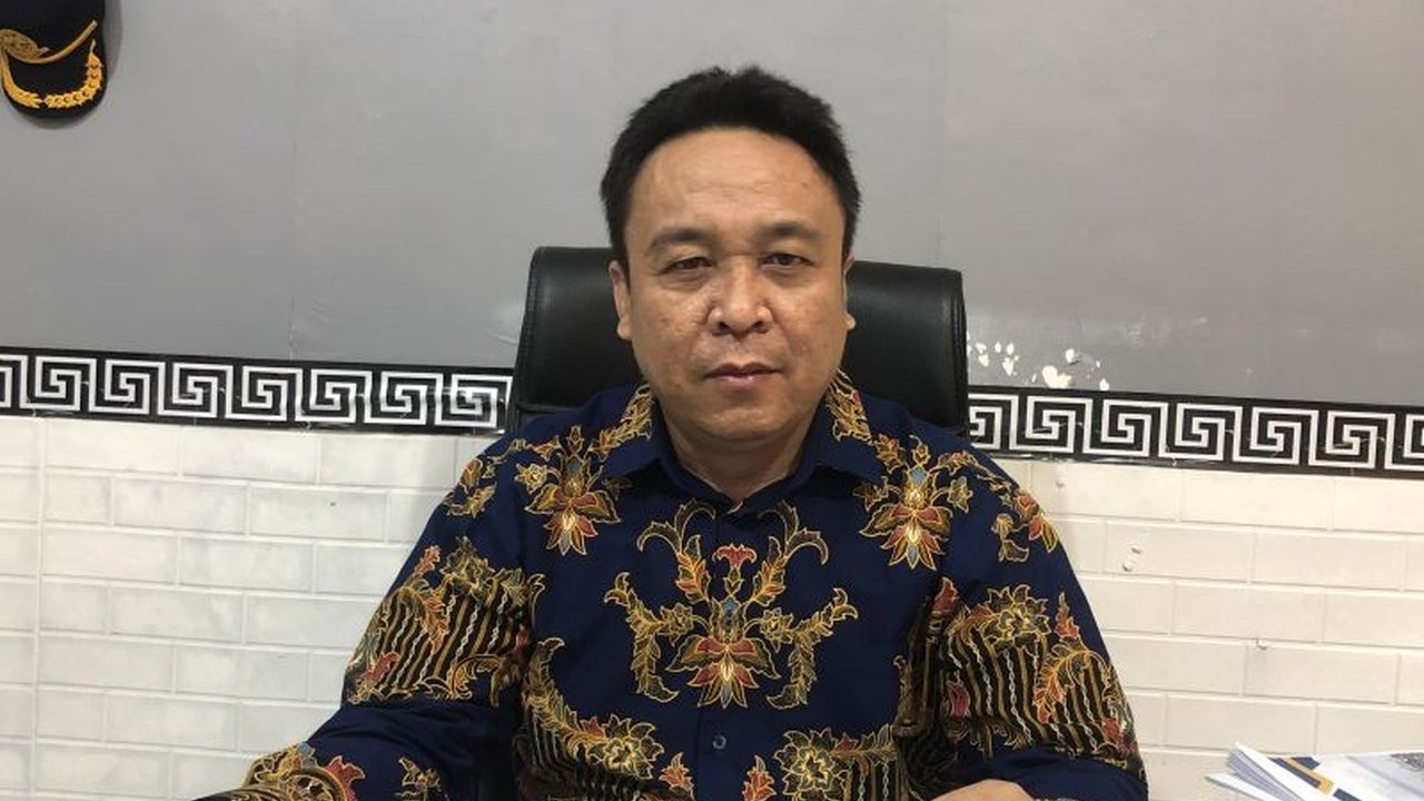 Kantor Kesyahbandaran dan Otoritas Pelabuhan (KSOP) Kelas I Ambon meningkatkan keamanan dan kenyamanan Pelabuhan Yos Sudarso jelang mudik Lebaran 2025 dengan berbagai upaya, termasuk pengecekan kapal dan fasilitas pelabuhan.