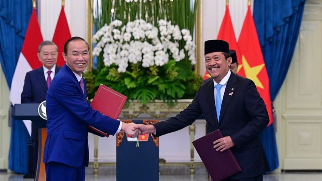 Indonesia dan Vietnam sepakat meningkatkan kerja sama bilateral di sektor perikanan dan akuakultur, khususnya budidaya lobster, tuna, dan rumput laut, untuk menjadi pemimpin produksi perikanan di kawasan ini.