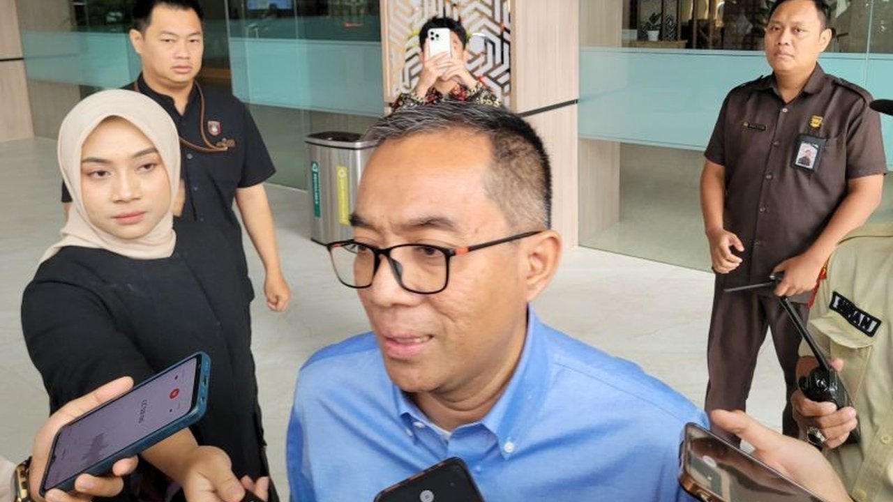 Menteri Pendidikan, Kebudayaan, Riset, dan Teknologi (Mendikbudristek) menargetkan pencairan tunjangan kinerja (tukin) dosen ASN akan dimulai pada Juli-Agustus 2025 dengan total anggaran Rp2,5 triliun.