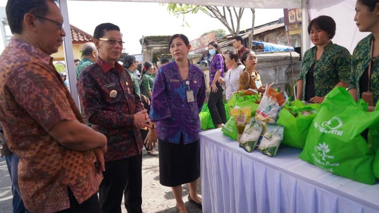 Pemerintah Kabupaten Klungkung menggelar pasar murah di berbagai lokasi untuk menstabilkan harga dan keterjangkauan sembako bagi masyarakat menjelang Hari Raya Nyepi dan Lebaran 2025.