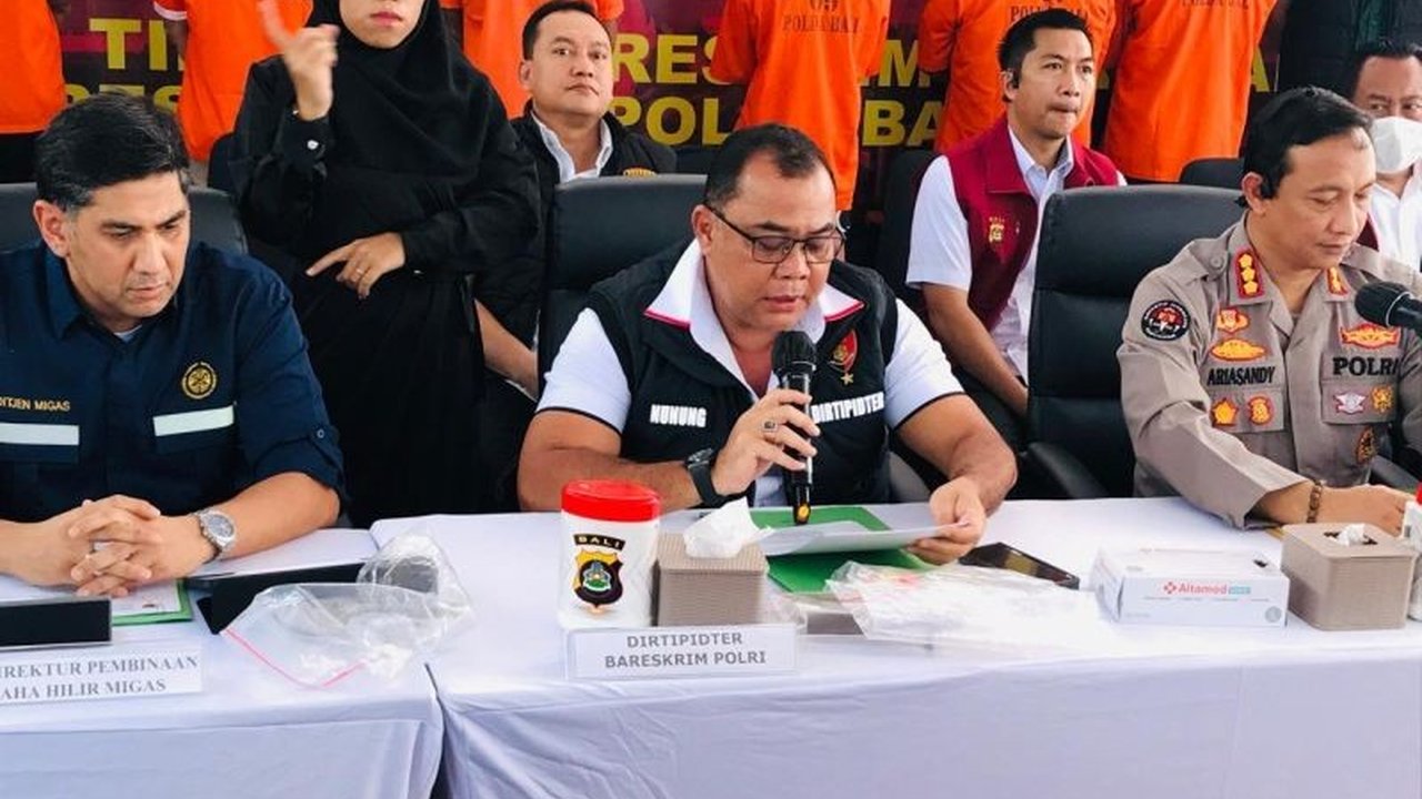 Bareskrim Polri mengungkap penyalahgunaan BBM subsidi di Denpasar, Bali, dengan empat tersangka yang meraup keuntungan hingga hampir dua miliar rupiah dari penjualan solar bersubsidi ilegal.