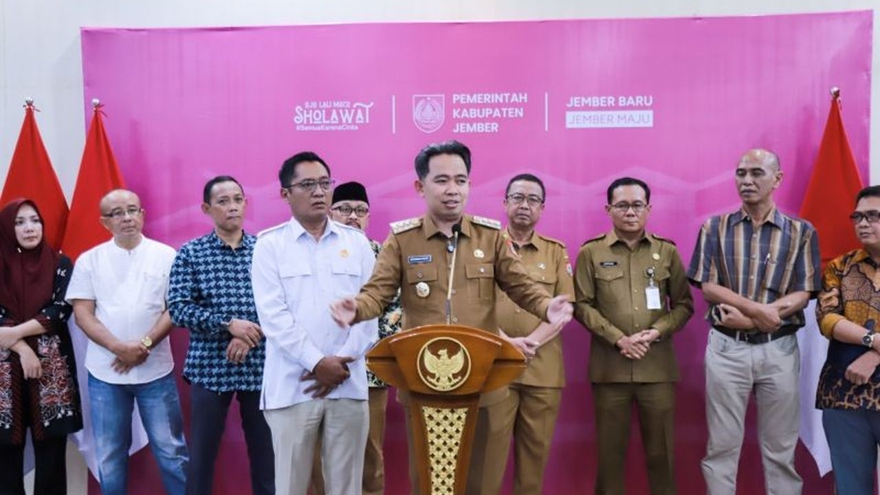 Bupati Jember, Muhammad Fawait, meluncurkan layanan pengaduan 'Wadul Gus e' sebagai bagian dari program 100 hari kerjanya untuk meningkatkan pelayanan publik dan menampung aspirasi masyarakat.